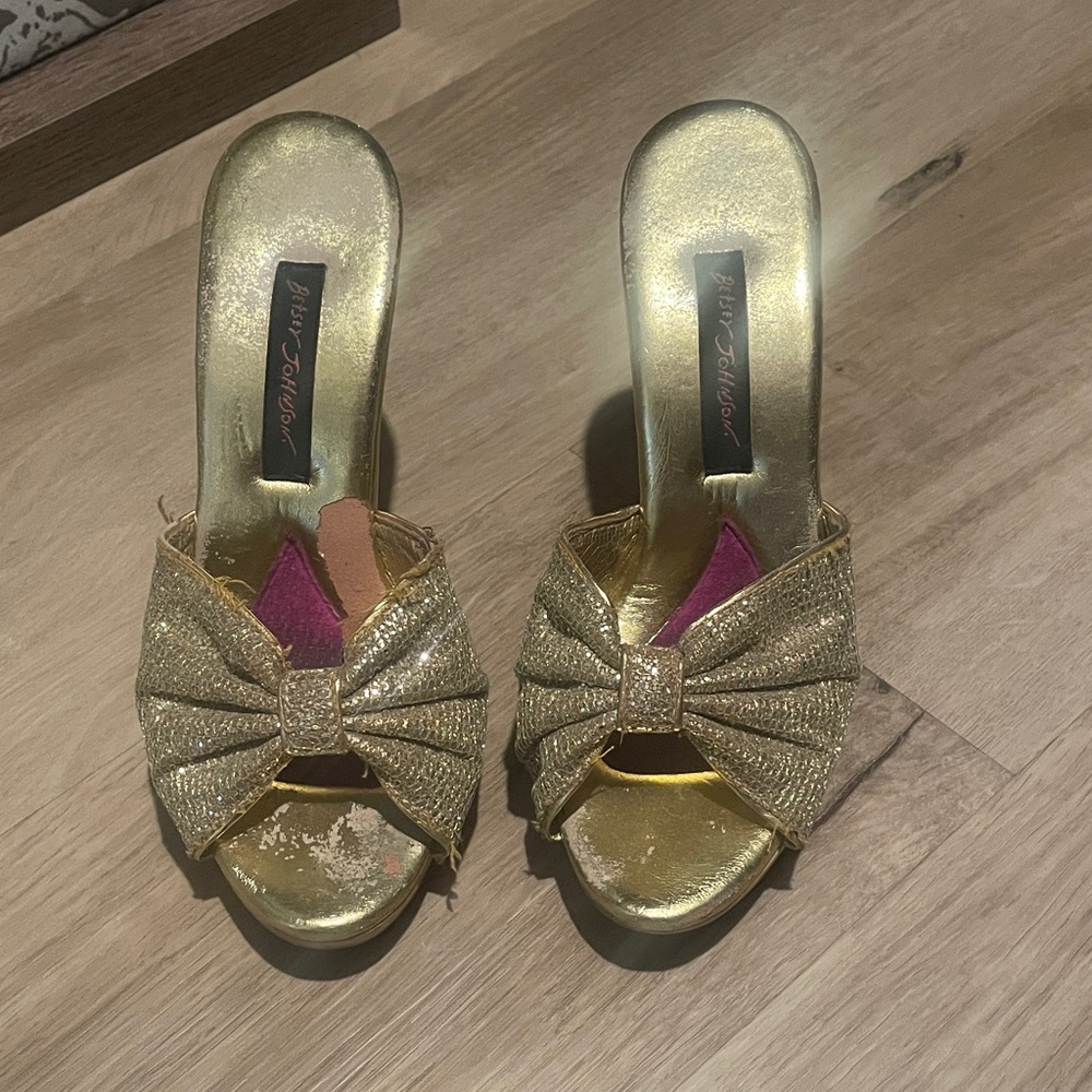 Betsey Johnson Gold Glitter Bow Slide Heels